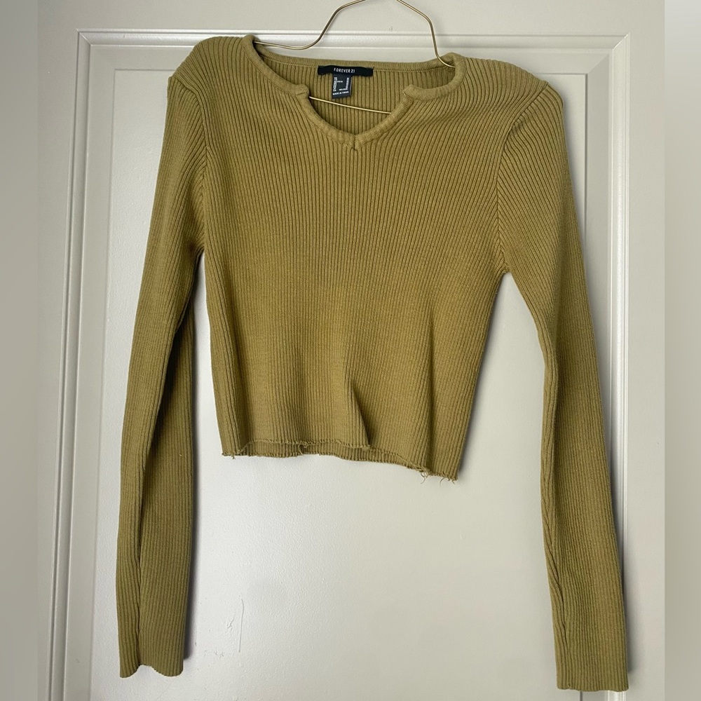 Long Sleeve Ribbed Crop Sweater Top in Olive Green | Size Medium